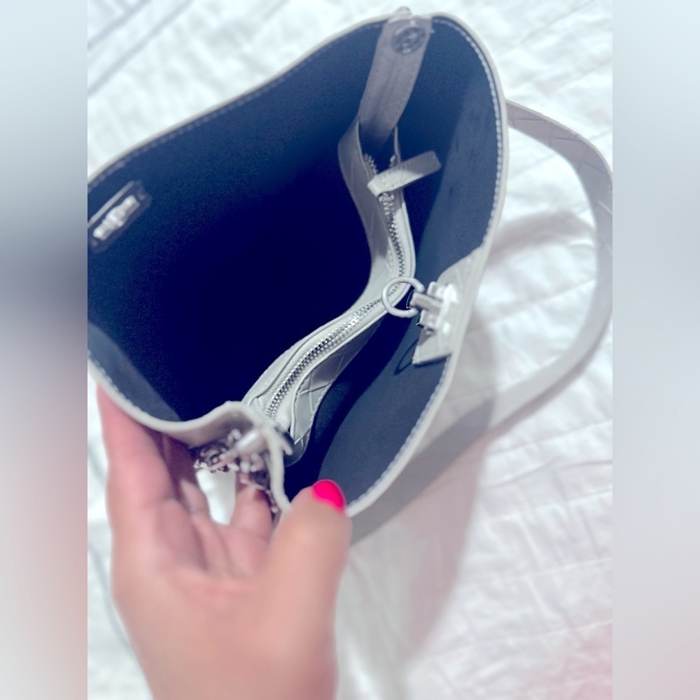 MOTF Cream Shoulder Bag with Minimalist Design - Picture 6 of 7